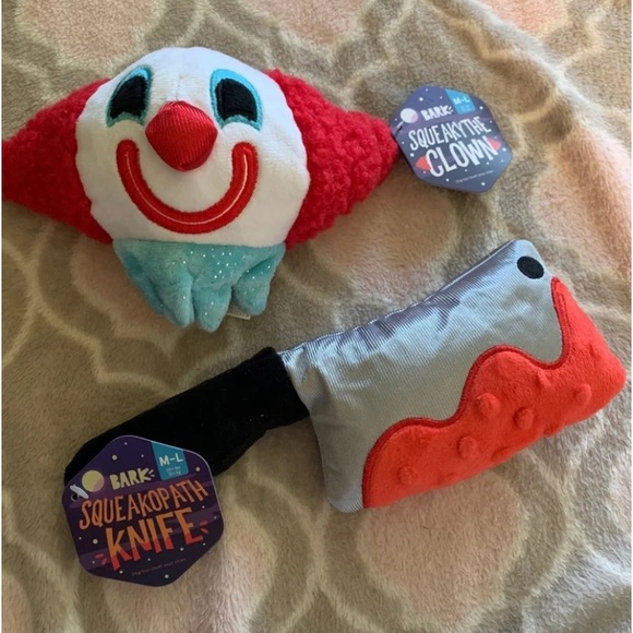 NEW BARKBOX "THE LAST LAUGH BUNDLE" & INCLDS 2 PC CLOWN W/BONUS TOY & BLOODY AXE - Picture 2 of 10